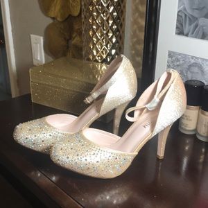 Gold crystal pumps